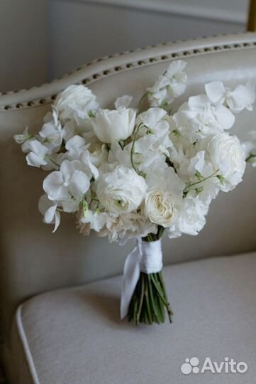 Букет невесты, бутоньерка, свадебный букет