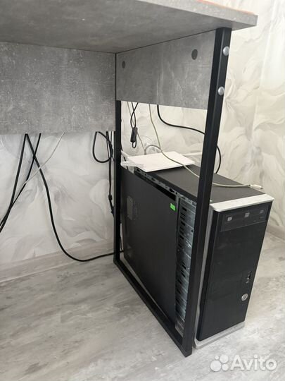 Компьютерный стол