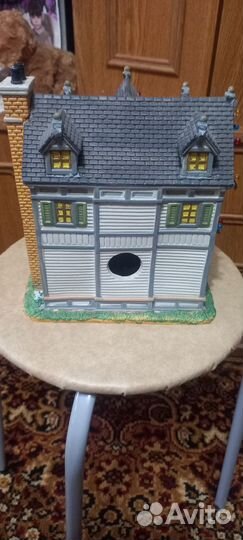 Фарфоровая музыкальная статуэтка