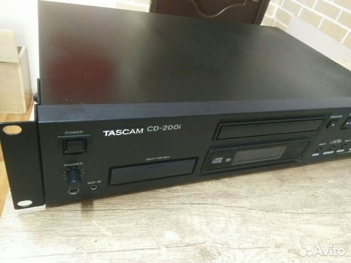 CD проигрыватель Tascam CD-200i