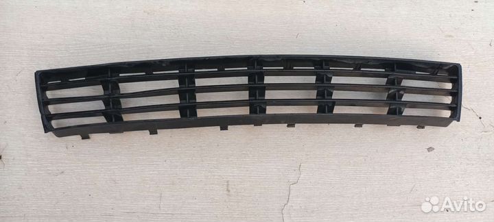 Центральная решетка в бампер ауди а4b5