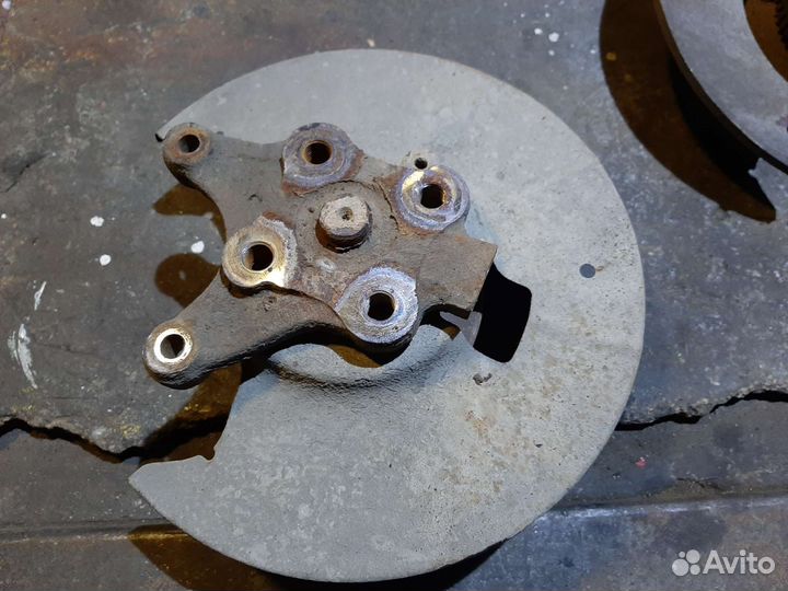 Ступица задняя левая Mazda 6 GG