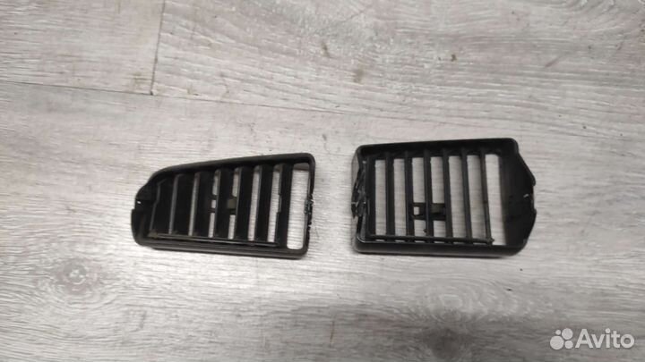 VW Passat B3 Дефлекторы воздушные центральные