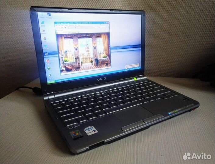 Маленький ноутбук Sony