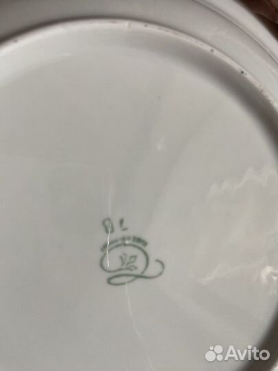 Тарелки столовые и десертные