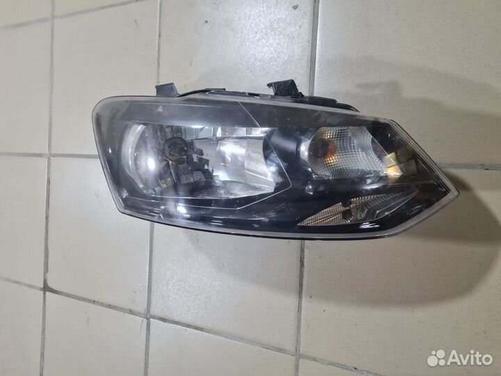 Фара передняя правая Volkswagen Polo 5