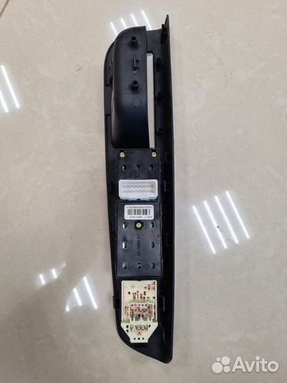 Блок управления стеклоподъемниками передний левый