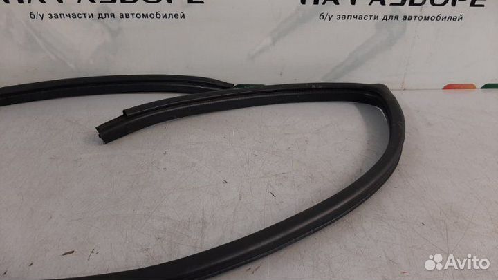 Уплотнительная резинка дверного проема задняя