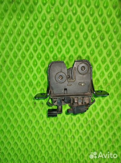 Замок багажника Renault Duster