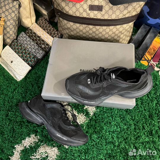 Balenciaga Circuit Sneaker in Black