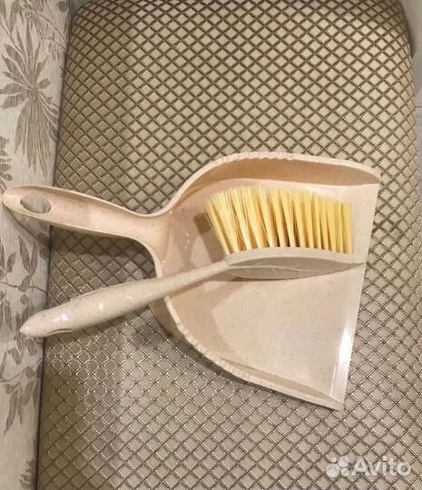 Совок со щеткой