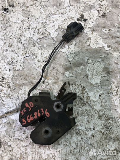 Замок капота