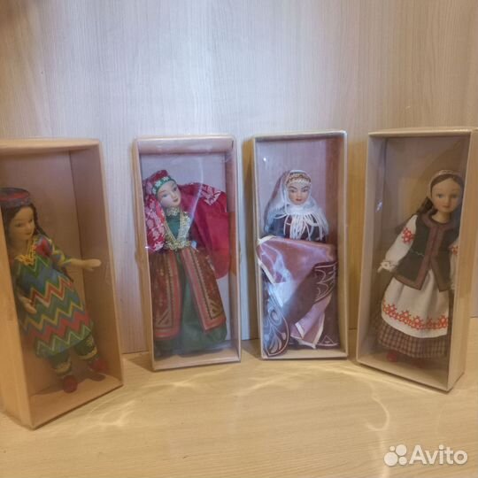 Фарфоровые куклы народов мира