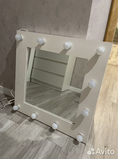 Зеркало с лампочками