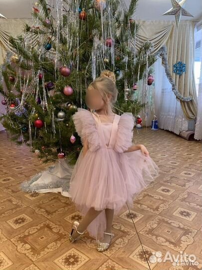 Платье на девочку праздничное 122 р-р