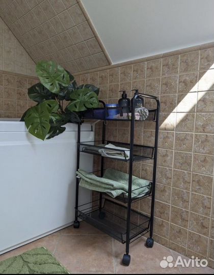 Этажерка на колесиках металлическая