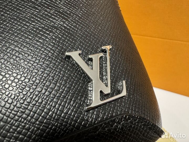 Сумка через плечо Louis Vuitton Avenue Sling