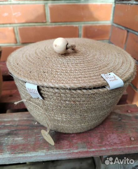 Корзинка из джута, с крышкой, сшита в технике 
