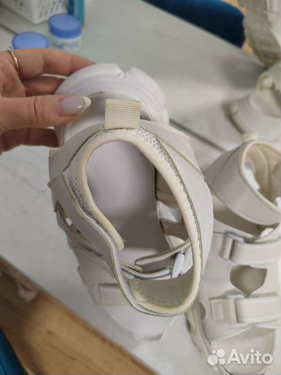 Сандалии женские 39