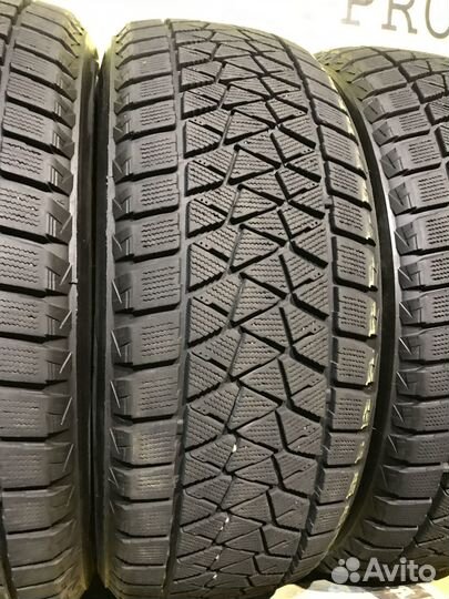 Bridgestone Blizzak DM-V2 235/55 R20 102T