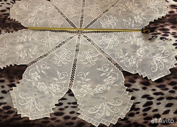 Скатерть клиньями, связанная крючком