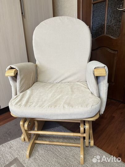 Кресло-качалка для кормящей матери бежевое