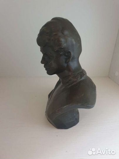 Бюст Есенина