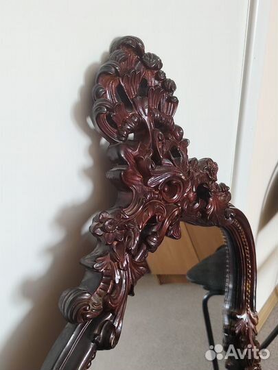 Зеркало настенное в деревянной раме