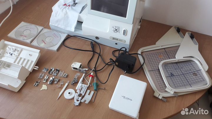 Швейно-вышивальная машина Janome MC 11000