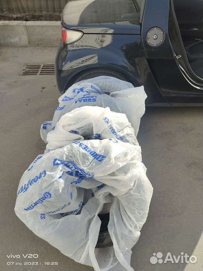 Goodyear Vector 4Seasons 215/45 R16