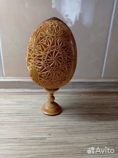 Деревянное резное яйцо