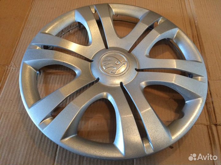 Колпак колеса Skoda Fabia III 5J0601147L