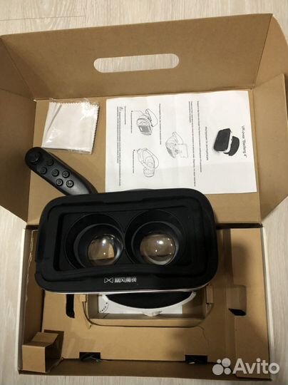 Шлем VR с пультом