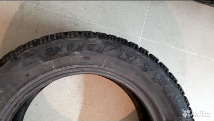 Goodyear UltraGrip 500 225/60 R17