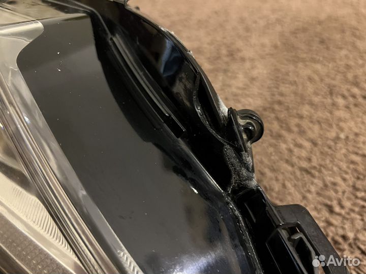 Фара правая camry 70 (оригинал, с деффектом)