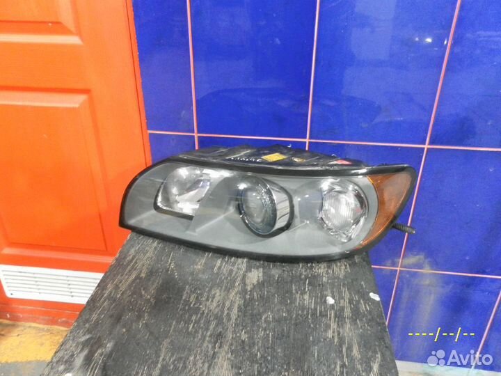 Фара левая Volvo S40 V50 Xenon