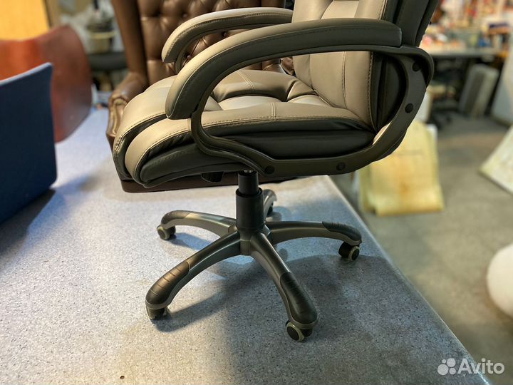 Офисное кресло