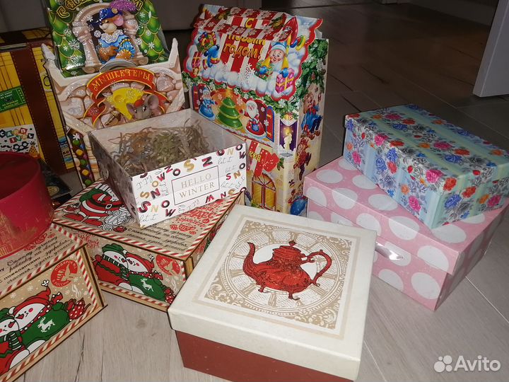 Бесплатно Коробка подарочная новогодняя