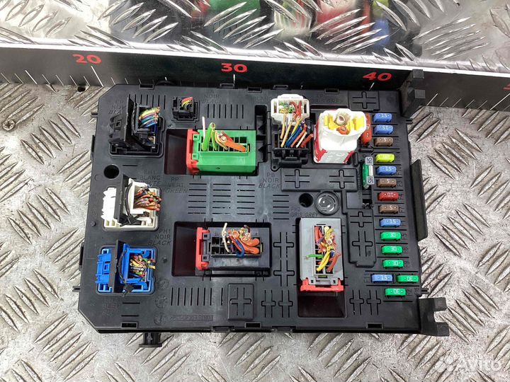 Блок предохранителей Peugeot 3008