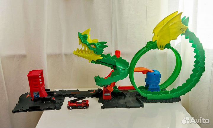 Трек Hot Wheels Сити Огневой бой с драконом