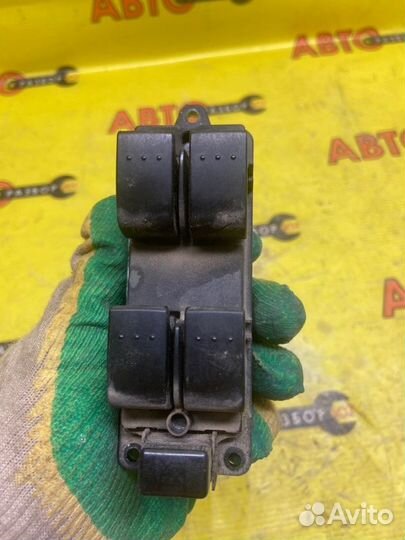 Блок управления стеклоподъемниками Mazda Mazda3 BK