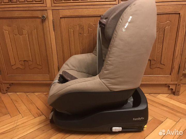 Автомобильное кресло. Детское. Maxi Cosi. + База
