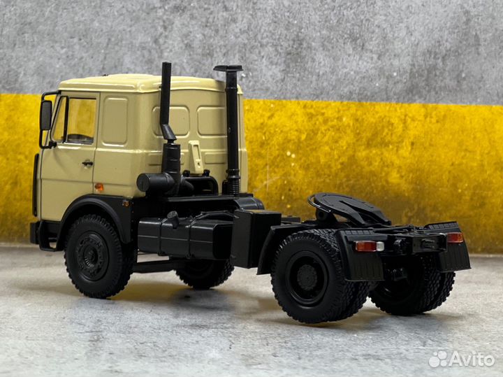Модель маз 54327 1/43 наш автопром