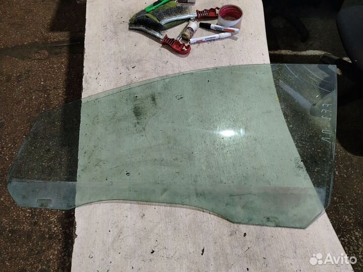 Переднее левое стекло Focus 2