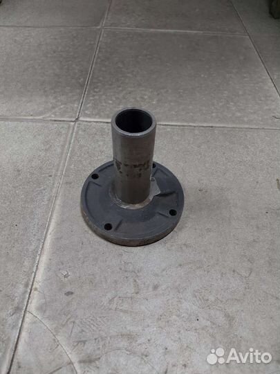 Направляющая выжимного подшипника газ 24. Новая