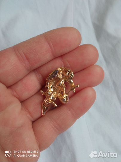 Брошь Значок Новый