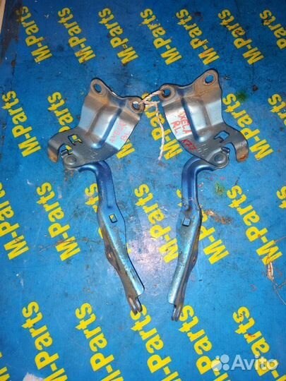 Петля капота Mazda Mazda3 BL