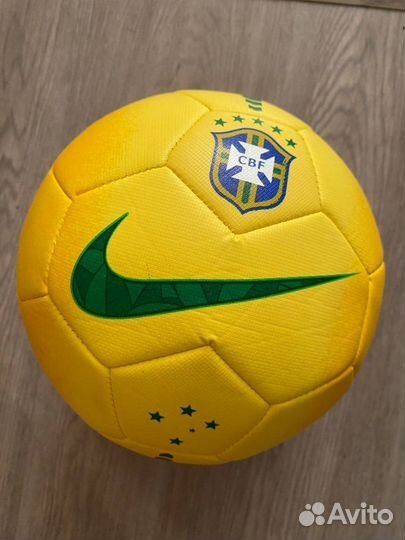 Футбольный мяч