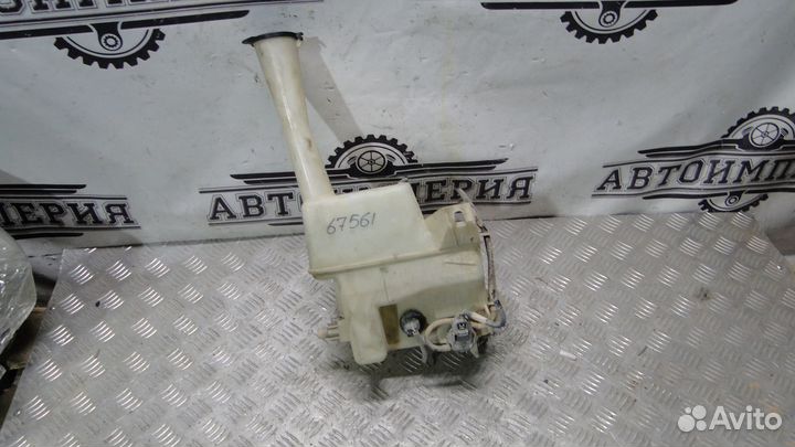 Бачок омывателя передний Toyota Sienna 2 2005 3.3