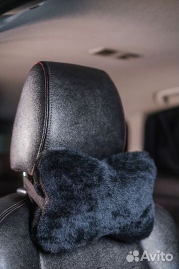 Подушка на подголовник искусственный мех черный